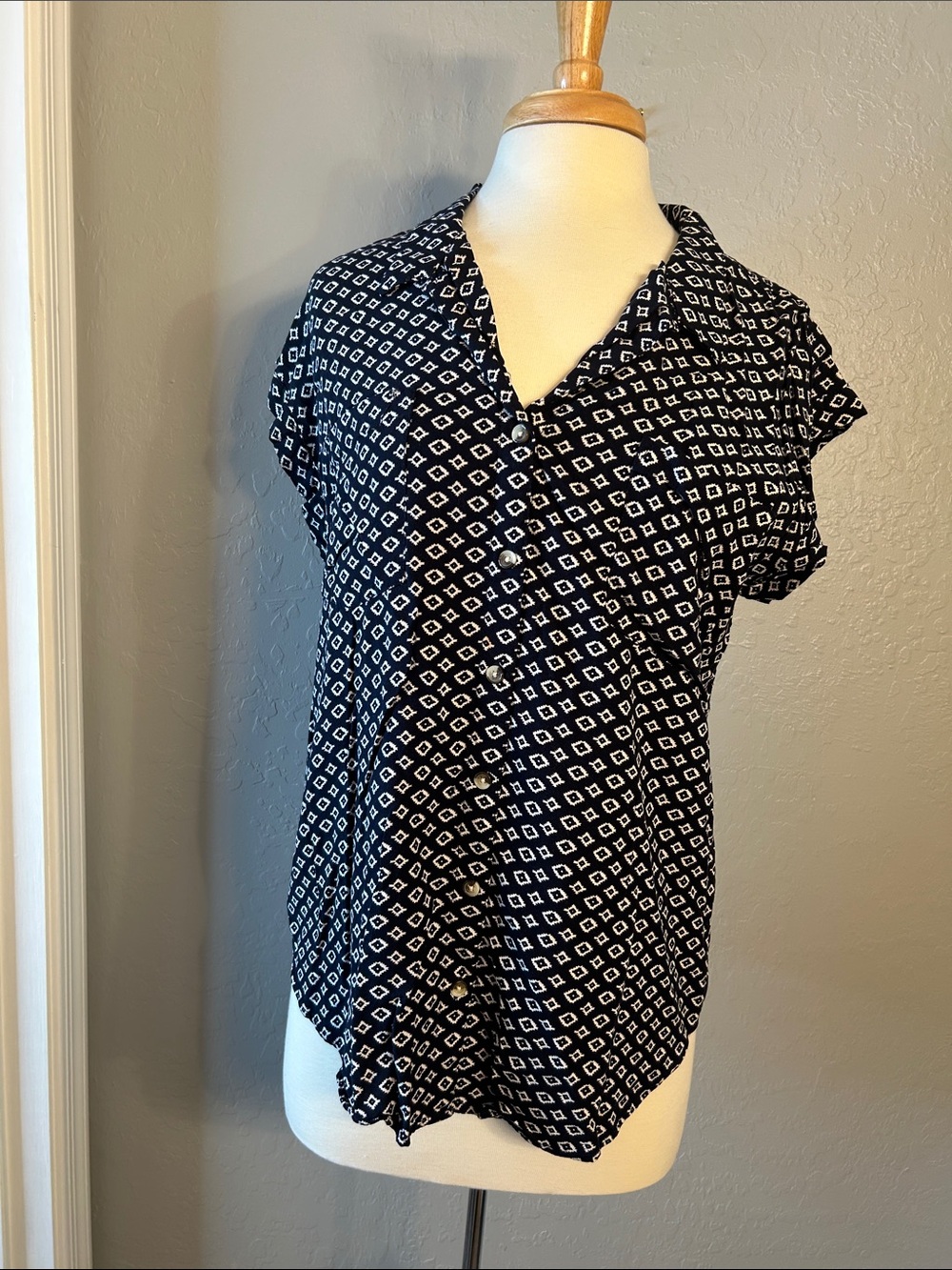 JACHS NY Girlfriend Navy and White Geometric Pattern Top